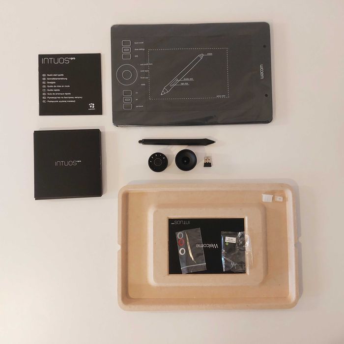 Tableta grafica Wacom Intuos Pro S, Bluetooth, Negru - nefolosita/noua