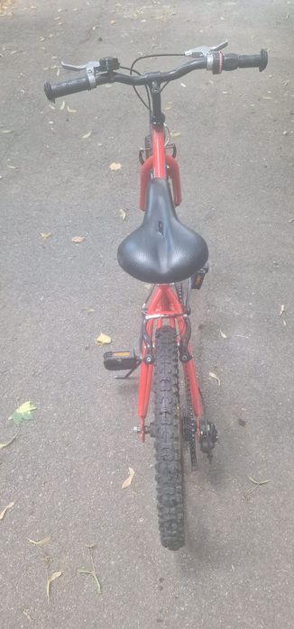 Bicicletă Venture 24 Inch - 18 Viteze, Cadru Roșu, Echipare Shimano