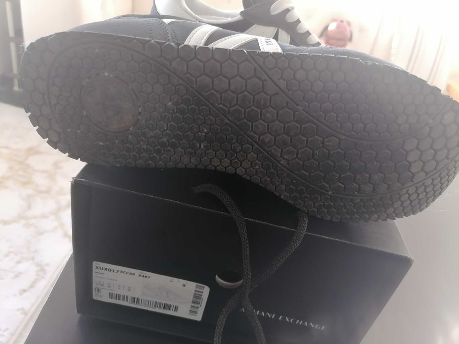 Armani - - топ състояние
 мъжки сникърси!!!