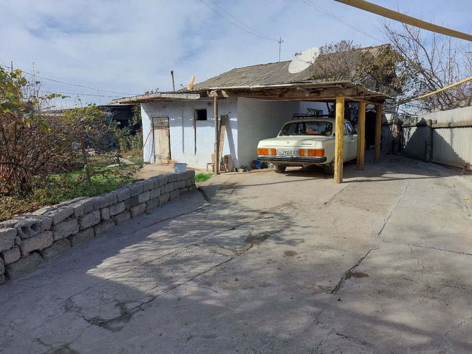 Дом с участком земли