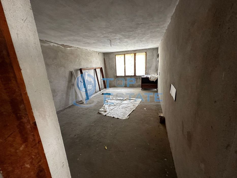 Двуетажна тухлена къща с хубава локация в село Борово, област Русе