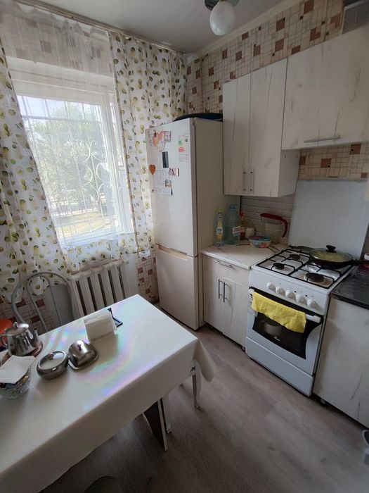 Продам 3 х комн . 9-19,  1 этаж.