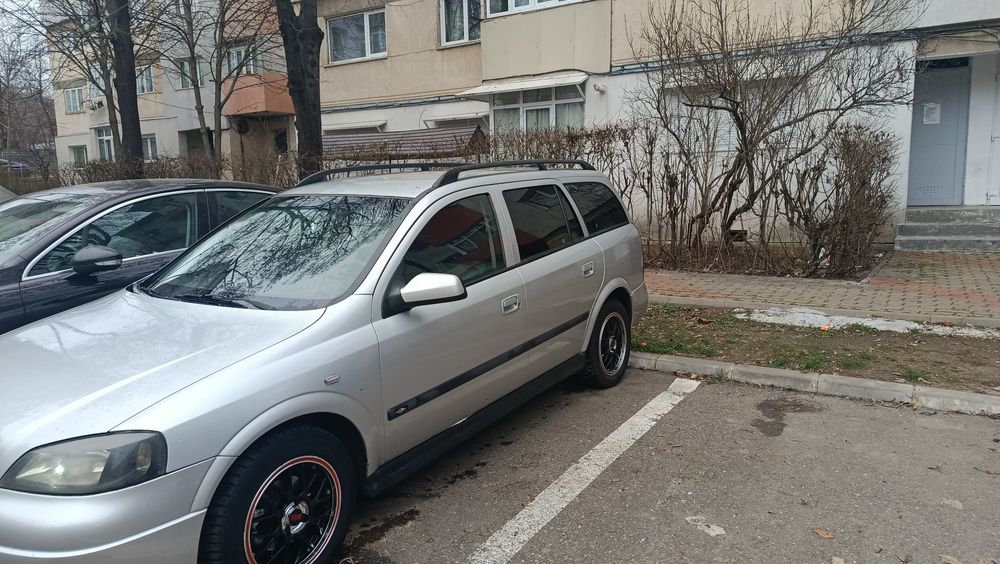 Vând Opel Astra G mașină întreagă,motor defect