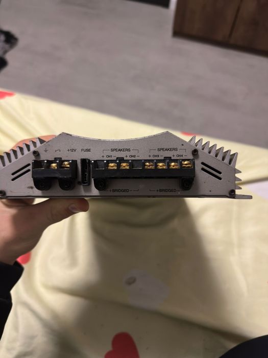 Amplificator auto Blaupunkt MPA 680 – 4 canale, perfect funcțional