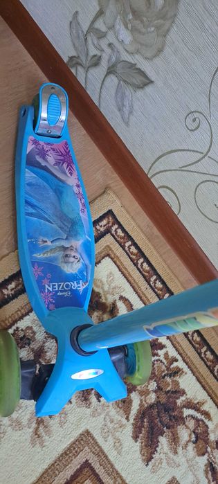 Продам детский самокат Frozen