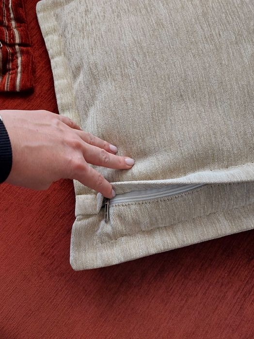 Ъглов диван и холна маса