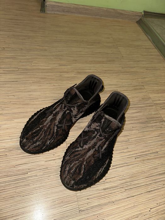 adidas Yeezy Boost 350 V2 - Mx Rock