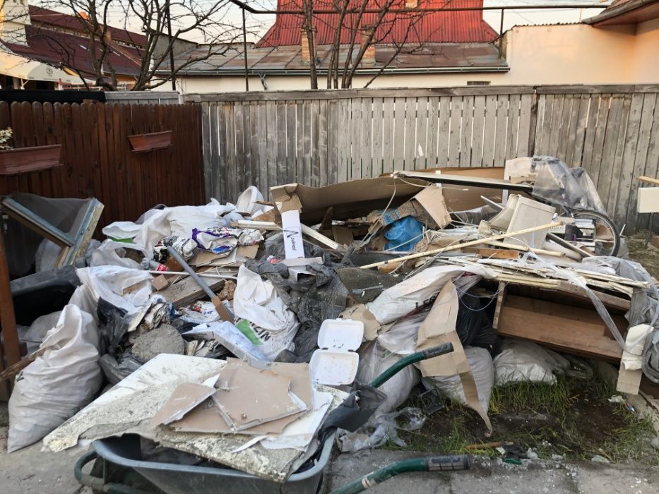 Transport Moloz Debarasari Mobila Veche Cu Personal