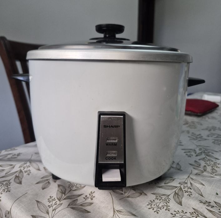 Рисоварка Sharp.