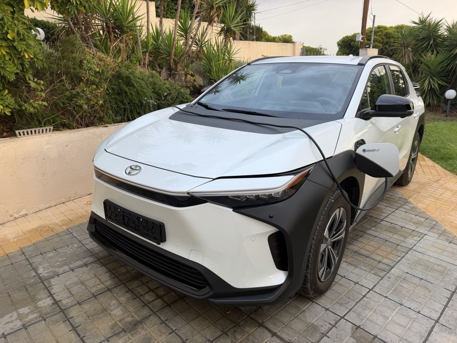 TOYOTA Bz4x