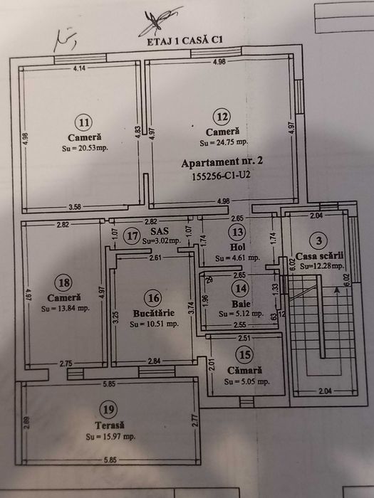 Casă cu etaj cu două apartamente separate