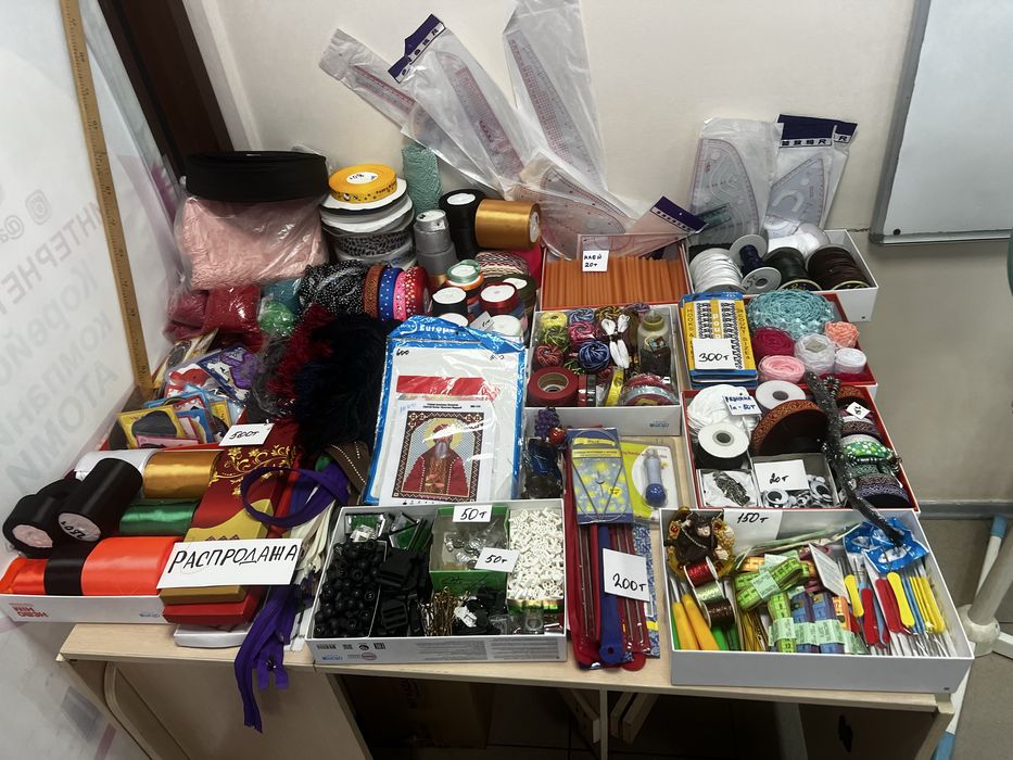 Ленты , линейки, клей, стразы,