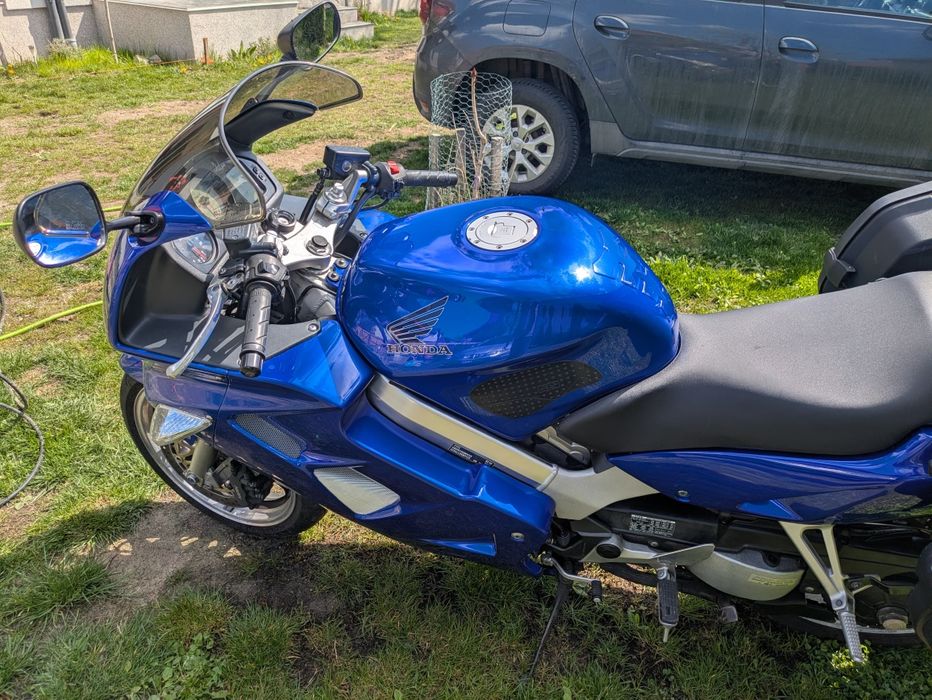 Honda vfr 800 pe injecție cu cutii și alte accesorii