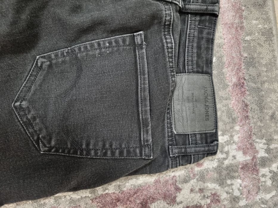 Blugi de vânzare 100 lei,de firma Karls ,Guess