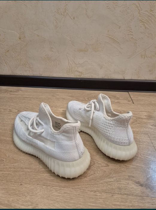 новые кроссовки adidas yeezy 350 boost