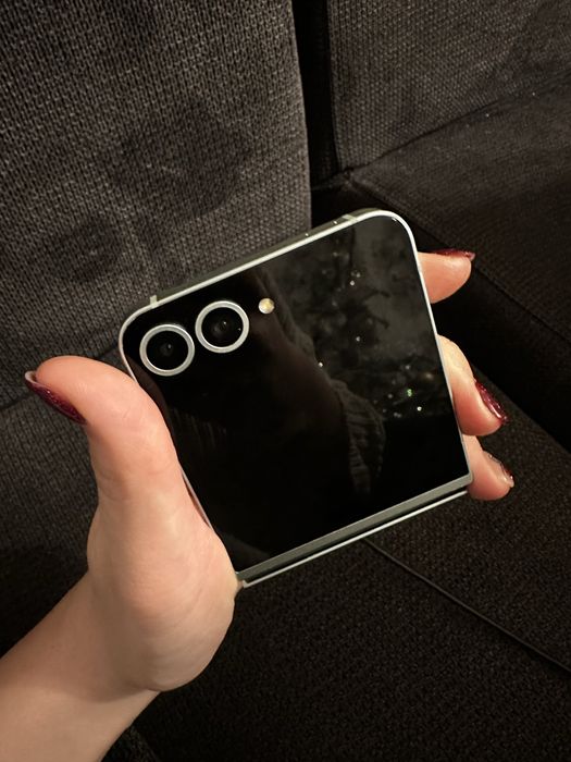 Samsung Galaxy Z Flip 6