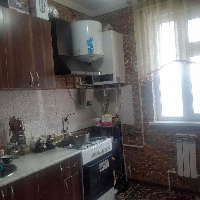 Uy sotiladi Zangiota Tuman 21-dom 4 qavat domning 3-etaji 3 xonali uy