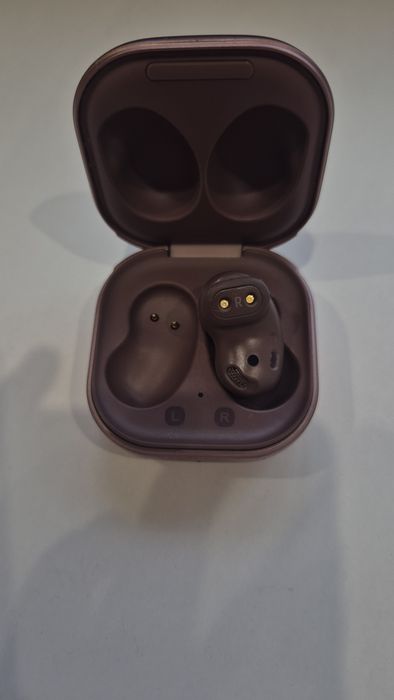 Продам наушники  samsung galaxy buds live