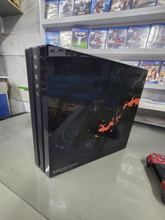 Продается игровой консол Sony Playstation 4 PRO 1200 limited