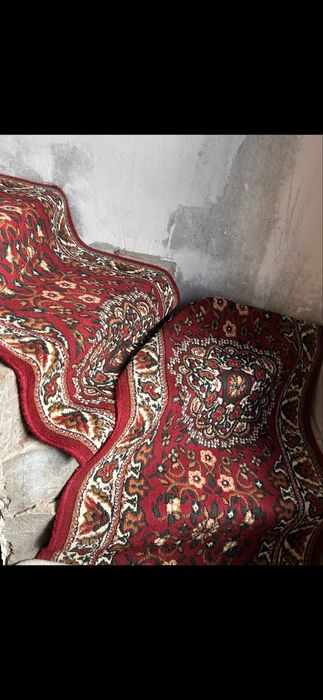 Срочно продаются 4 ковра, 1  большая кровать, 1 двухэтажная кровать