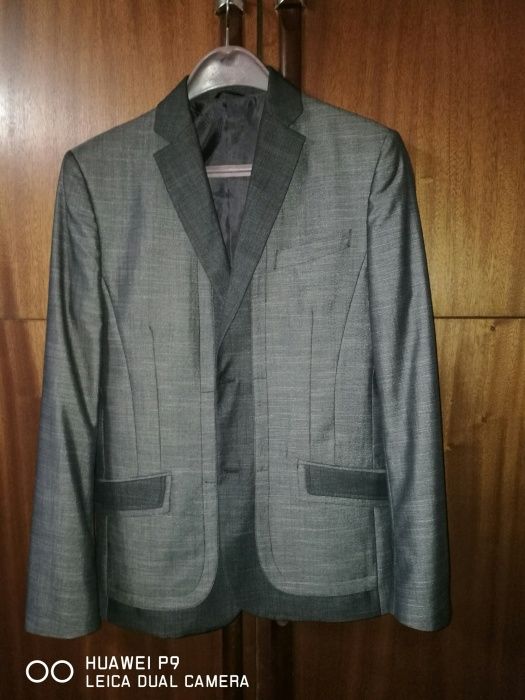 Абитуриентски костюм