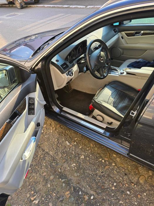 Mercedes-Benz C220 CDI (W204) – 2009 – Automată – Piele Crem – Car-Pass Belgia