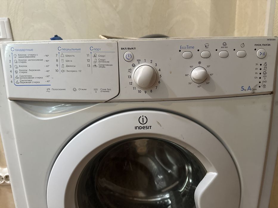 Машинка стиральная Indesit