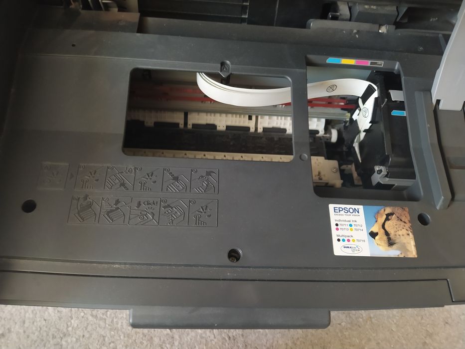 Vând  imprimanta  color 50 lei