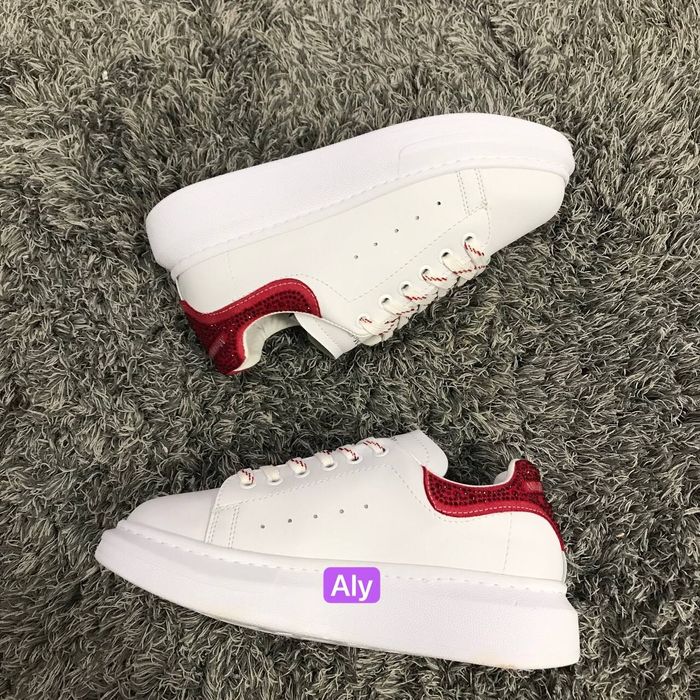 Vând adidași  dama Alexander Mcqueen