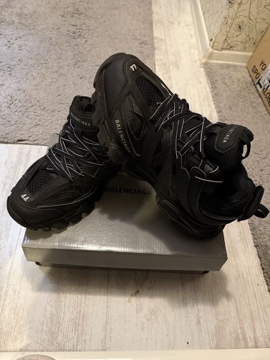 Balenciaga Track уникални