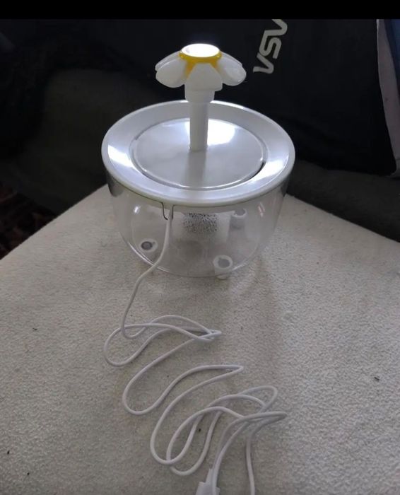 Продам фонтанчик для кошек