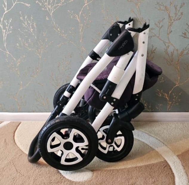 Детская коляска фирмы  адамекс.