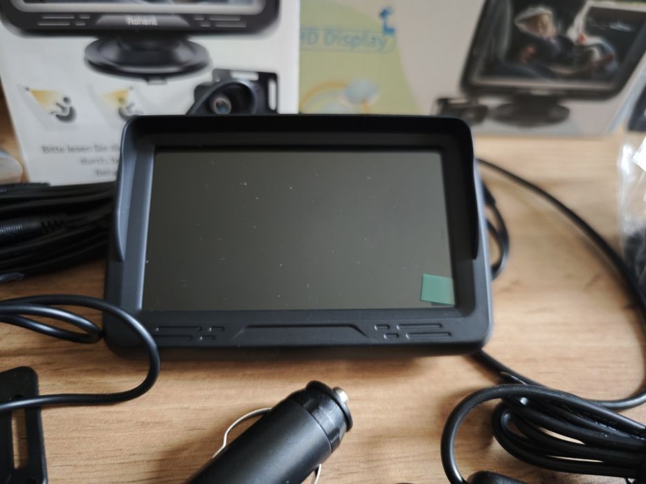 Бебешка камера за кола Rohent с дисплей (HD 1080P)

Чисто нов комплект