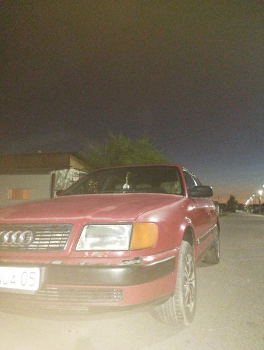 Ауди (100) 2.3  қызыл