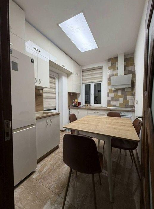 Дава се под наем Тристаен апартамент в София, Център - 92 кв.м за 996.03 € - Снимка #3