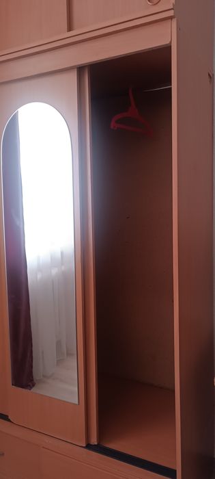 Продам шкаф платяной