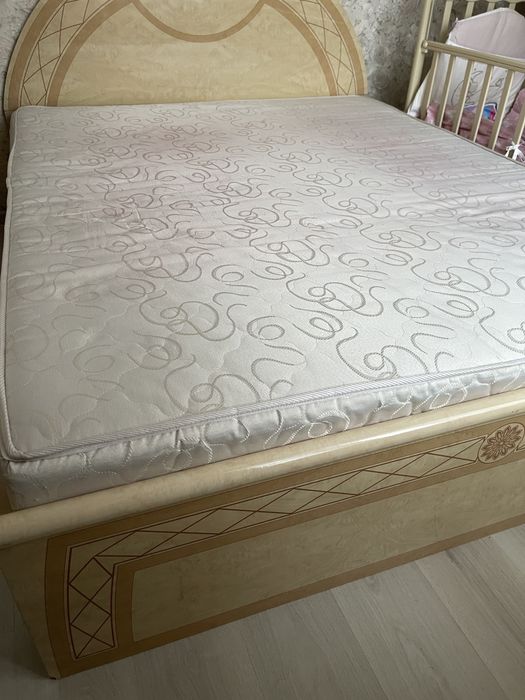 Продам спальни гарнитур б/у