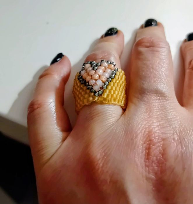 Бижута от стъклени мъниста синци