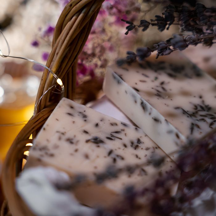 Натурални сапуни с мед и восък