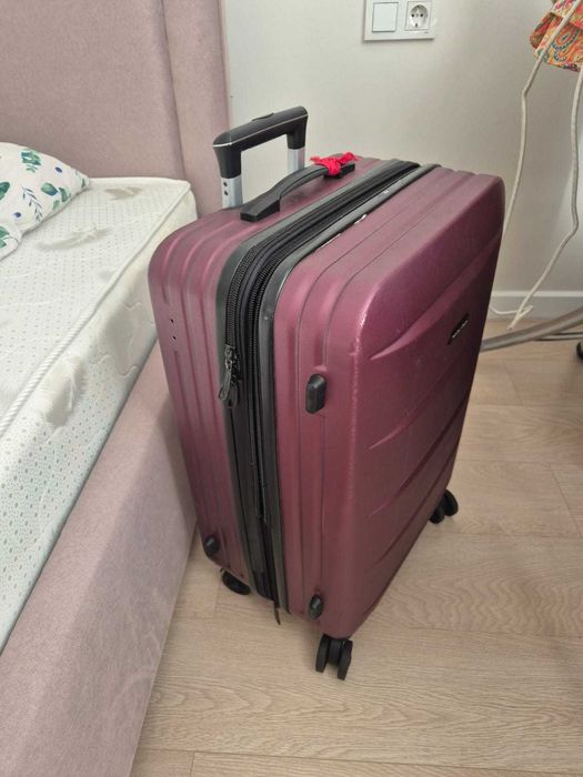Чемодан вместительный б/у