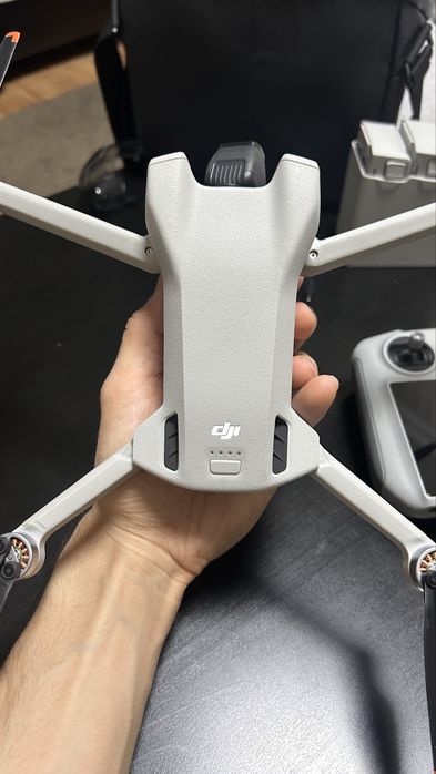 Продам дрон/квадрокоптер DJI Mini 3 RC Fly More combo