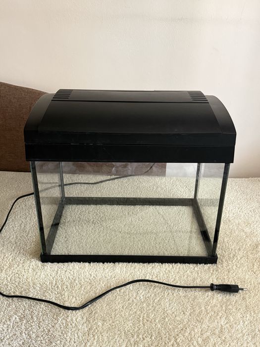 Acvariu iluminat pentru pesti