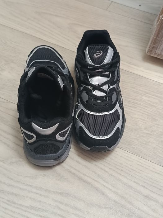 Продаю крассовки ASICS