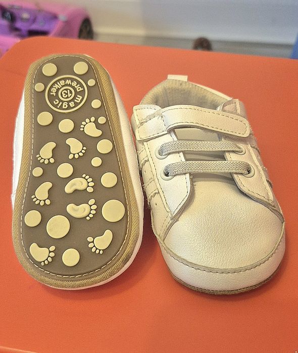 Pantofi sport pentru bebelusi