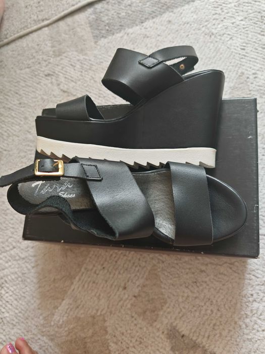 Дамски сандали от естествена кожа