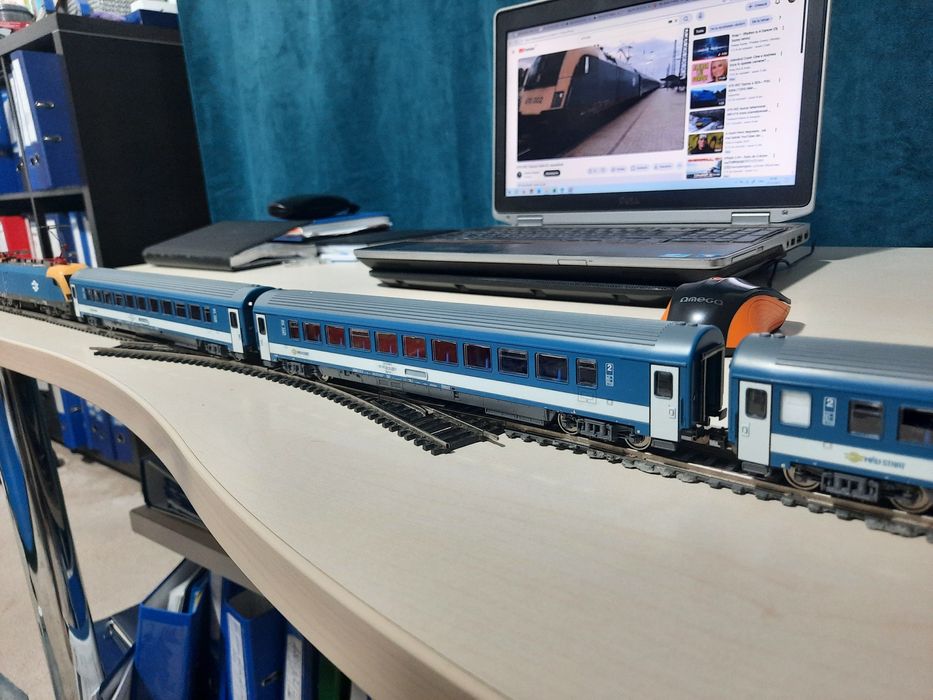 Raritate vagoane calatori MAV si locomotiva MAV, cadoul ideal  pt dvs