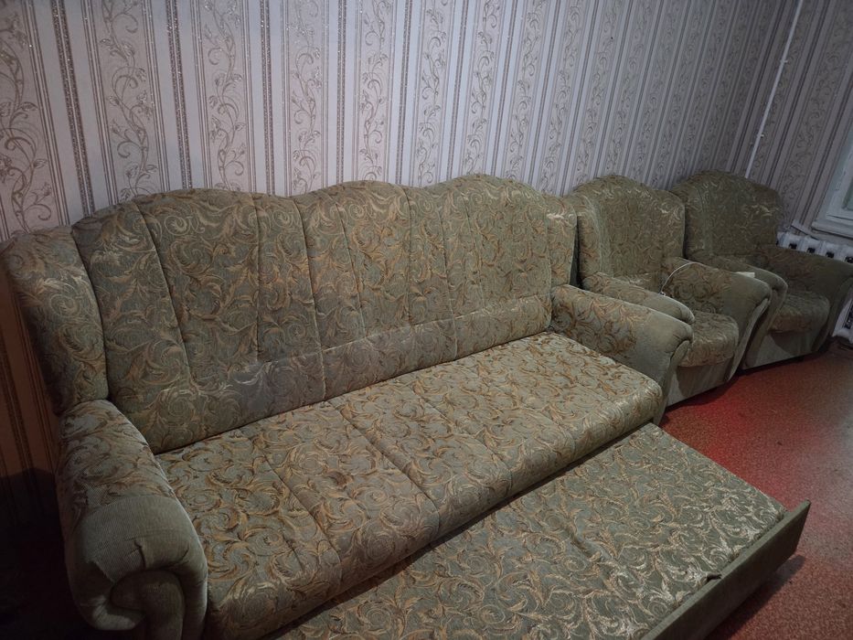 Отдам даром.диван и 2 кресла.Самовывоз