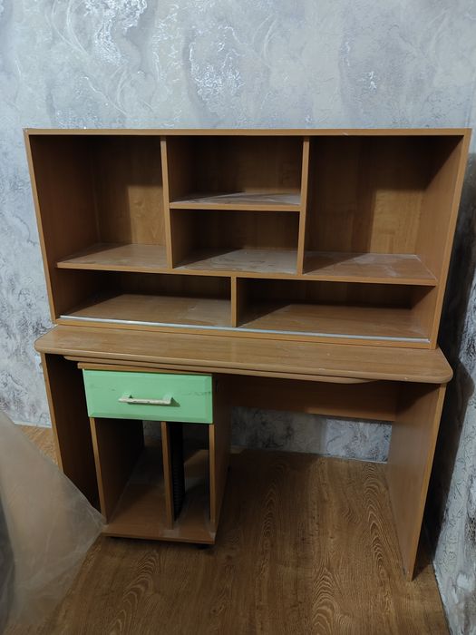 Отдам ученический стол