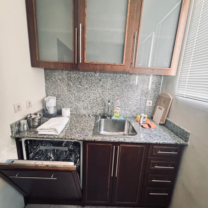 Дава се под наем Тристаен апартамент в София, Център - 90 кв.м за 847.62 € - Снимка #3