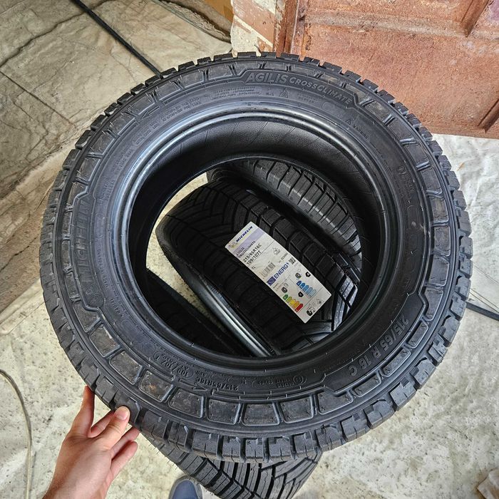 2 Нови бусови гуми 215/65R16C Michelin AgilisCrossClimate 109T DOT2025